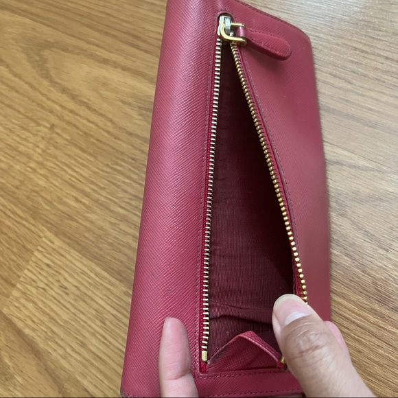 Authentic PRADA long wallet in Saffiano leather - Picture 10 of 13